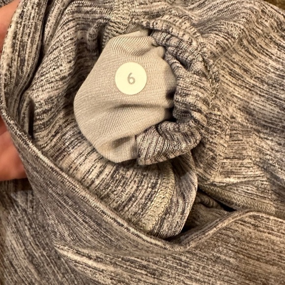 LULULEMON Leggings Gray Size 6 EUC - Picture 3 of 4